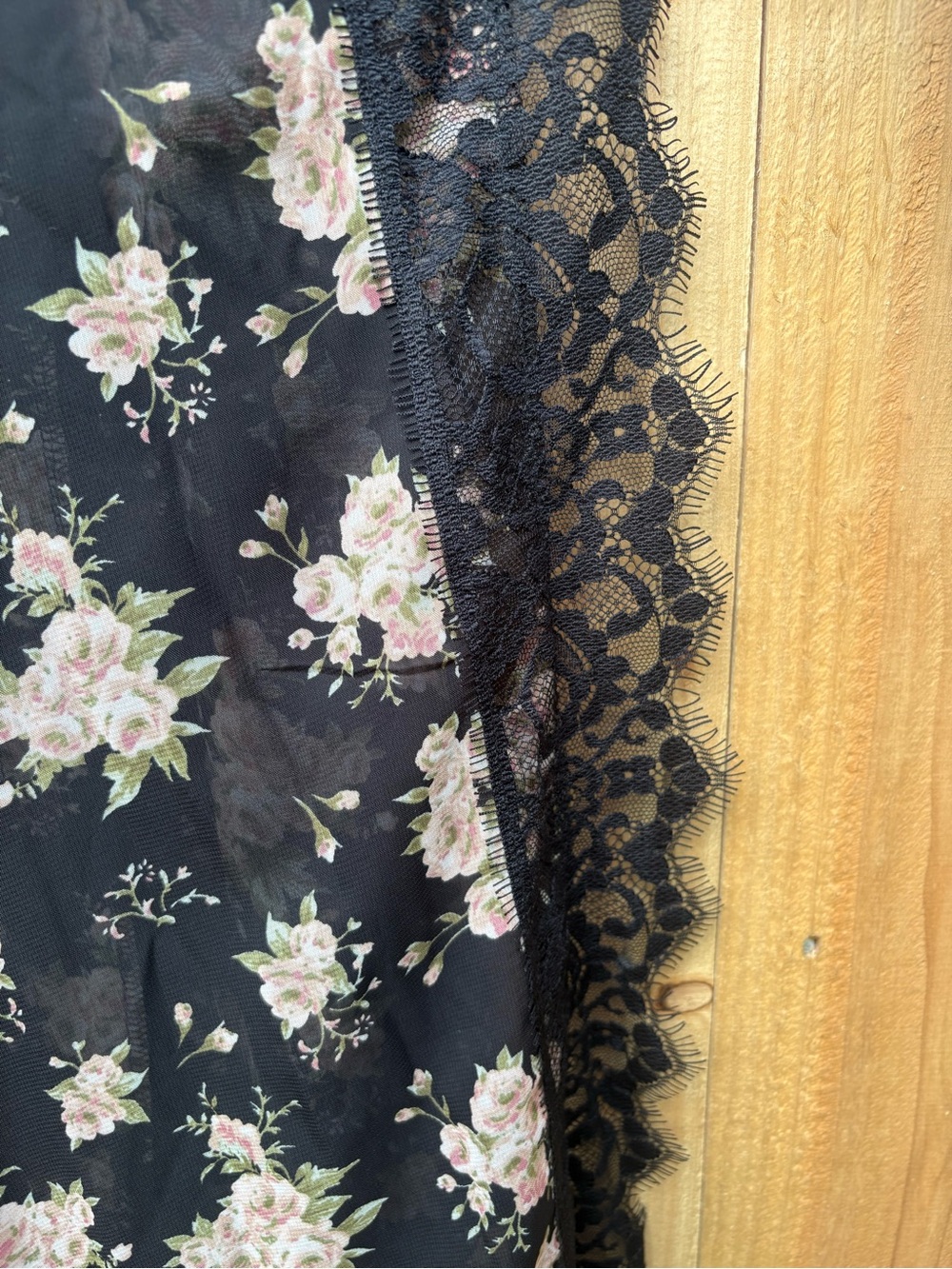 Band of Gypsies Black Dark Floral Sheer Lace-Trim Kimono Robe - Picture 7 of 7